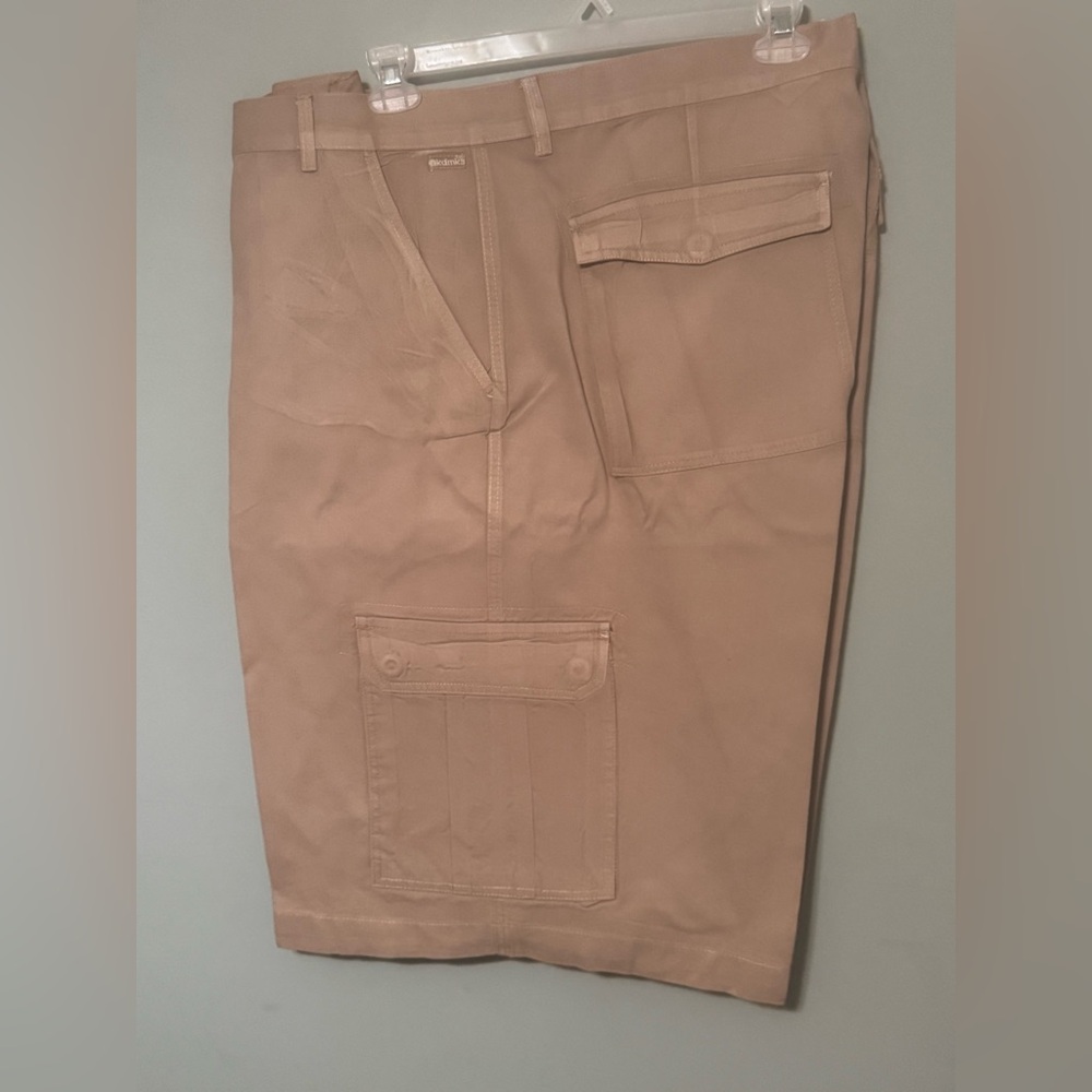 Akademiks Tan Cargo Shorts with Utilitarian Style